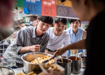 Travelers in Vietnam can now guide experiences on booking.com