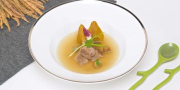 Artichoke stewed pork leg