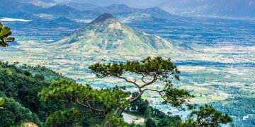 Tour of Ngoan Muc Pass Nature Reserve between Ninh Thuan and Lam Dong Vietnam