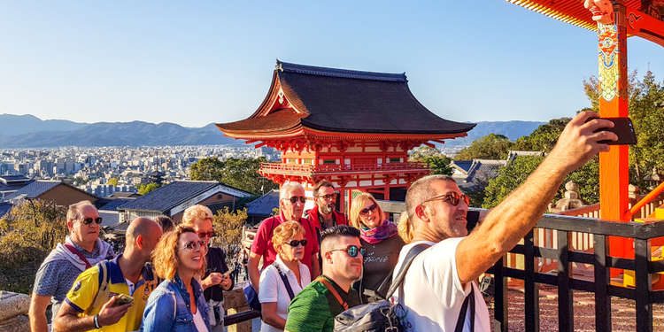 Vietnamese vacationers to Japan profit from weak yen