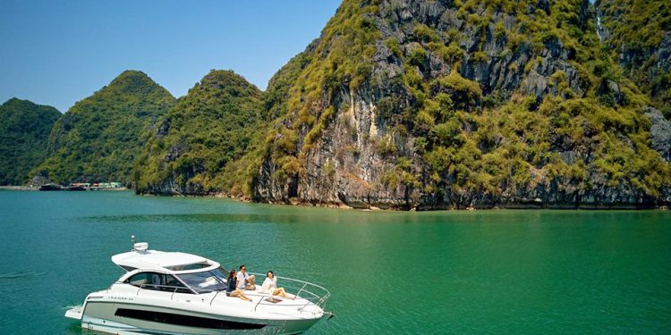 Cruise on Ha Long Bay for a wonderful sailing experience