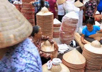 Hanoi’s traditional Bell Village with Vietnamese classic conical hats